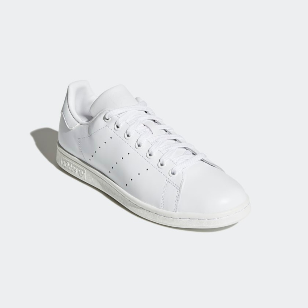 All White Stan Smiths Size 5.5 (Women’s 7)